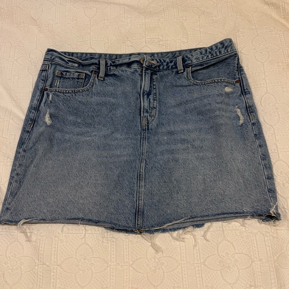 Old Navy Mid-Rise Mini Skirt
